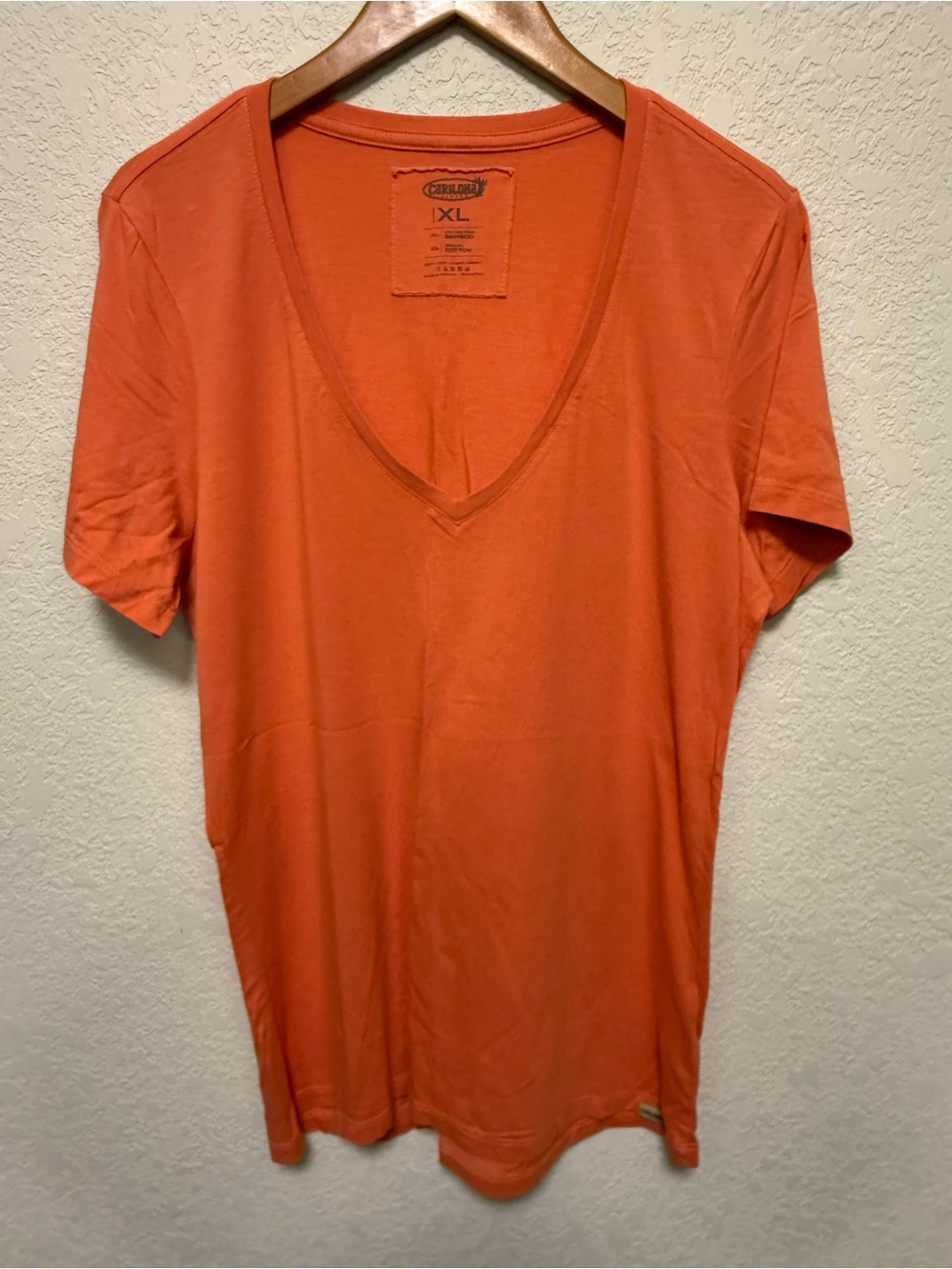 Women's super soft bamboo Cariloha Short Sleeve V-Neck Tee - Orange size xl